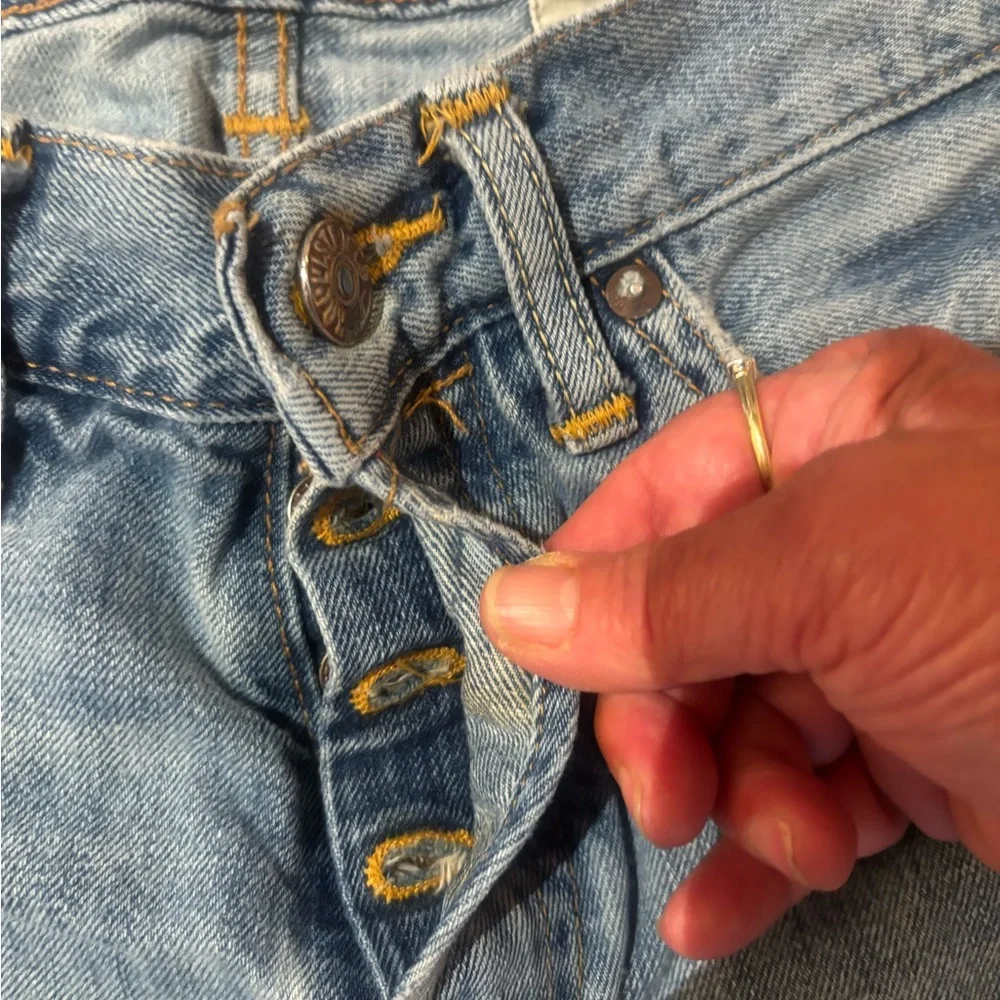 Distressed Hollister Jeans‎